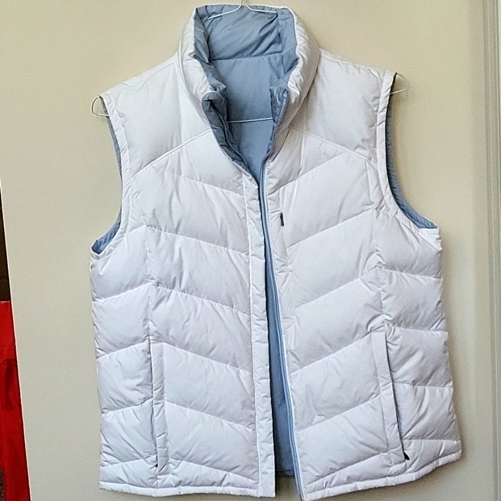 REVERSIBLE COLUMBIA DOWN VEST. WOMEN'S LARGE Final markdown.